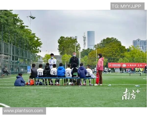 赛后复盘：杭州足球队与重庆足球队的战术意识与表现分析