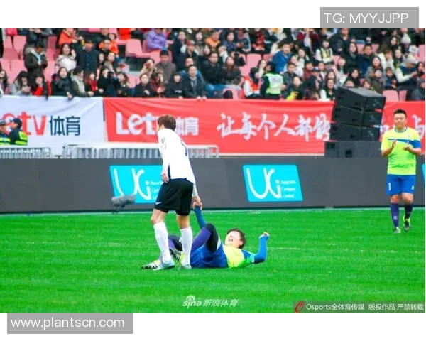 足球明星的成长故事与场上瞬间的精彩瞬间分享 足球明星的成长故事与场上瞬间的精彩瞬间分享